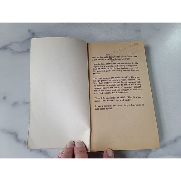 The Honorable Miss Clarendon Margaret SeBastian Paperback - Picture 2 of 10